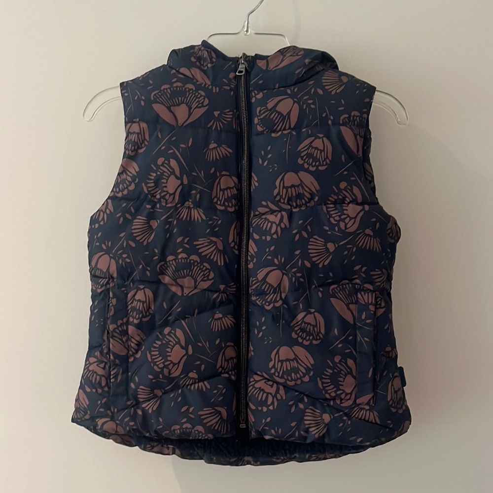 Mango Kids puffer vest with hood. Size 8-10